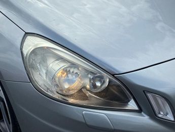 VOLVO V60 2.4 D5 R-Design Estate 5dr Diesel Geartronic Euro 5 (205 ps)