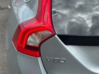 VOLVO V60 2.4 D5 R-Design Estate 5dr Diesel Geartronic Euro 5 (205 ps)