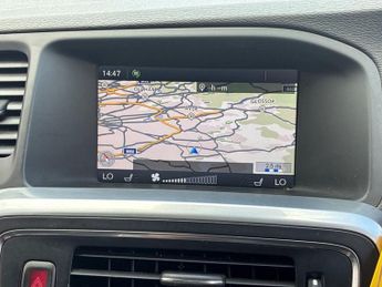 VOLVO V60 2.4 D5 R-Design Estate 5dr Diesel Geartronic Euro 5 (205 ps)