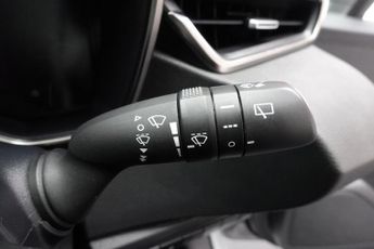 TOYOTA COROLLA 1.8 VVT-h GPF Icon Hatchback 5dr Petrol Hybrid CVT Euro 6 (s/s) 