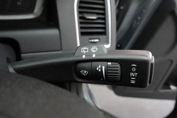 VOLVO XC60 2.0 D4 R-Design Lux Nav SUV 5dr Diesel Auto Euro 6 (s/s) (190 ps