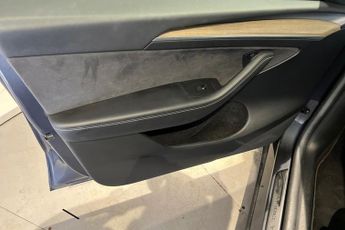TESLA MODEL Y (Dual Motor) Long Range SUV 5dr Electric Auto 4WDE (384 bhp) Exp