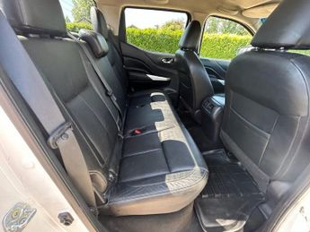 NISSAN NAVARA 2.3 dCi Tekna Pickup Double Cab 4dr Diesel Manual 4WD Euro 6 (s/