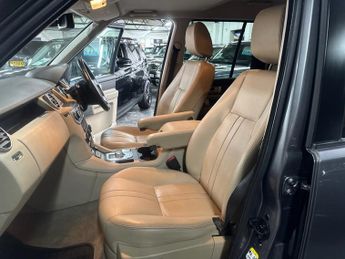 LAND ROVER DISCOVERY 4 3.0 SD V6 Graphite SUV 5dr Diesel Auto 4WD Euro 6 (s/s) (256 bhp