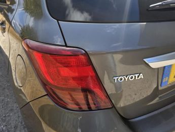TOYOTA YARIS 1.5 VVT-h Icon Hatchback 5dr Petrol Hybrid E-CVT Euro 6 (101 ps)