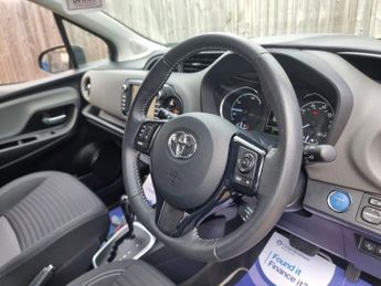 TOYOTA YARIS 1.5 VVT-h Icon Tech Hatchback 5dr Petrol Hybrid E-CVT Euro 6 (s/