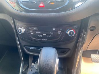 FORD B-MAX 1.6 Titanium Navigator MPV 5dr Petrol Powershift Euro 6 (105 ps)