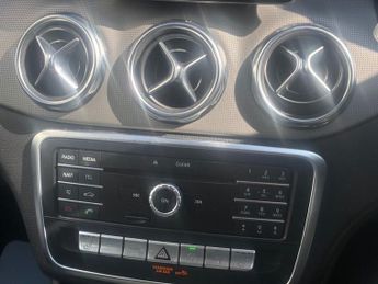 MERCEDES-BENZ 180 2.1 GLA200d Sport (Executive) SUV 5dr Diesel 7G-DCT Euro 6 (s/s)