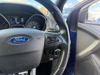 FORD FOCUS 1.5 TDCi ST-Line Hatchback 5dr Diesel Powershift Euro 6-BLUETOOT