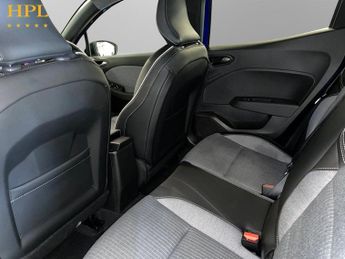 RENAULT CLIO 1.6 E-TECH techno Hatchback 5dr Petrol Hybrid Auto Euro 6 (s/s) 