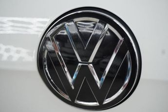 VOLKSWAGEN GOLF 2.0 TSI R Estate 5dr Petrol DSG 4Motion Euro 6 (s/s) (310 ps)