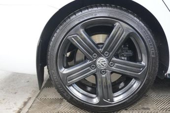VOLKSWAGEN GOLF 2.0 TSI R Estate 5dr Petrol DSG 4Motion Euro 6 (s/s) (310 ps)