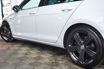 VOLKSWAGEN GOLF 2.0 TSI R Estate 5dr Petrol DSG 4Motion Euro 6 (s/s) (310 ps)