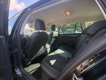SKODA OCTAVIA 2.0 TDI Scout Estate 5dr Diesel DSG 4WD Euro 6 (s/s) (150 ps)