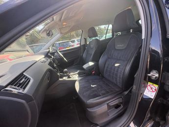 SKODA OCTAVIA 2.0 TDI Scout Estate 5dr Diesel DSG 4WD Euro 6 (s/s) (150 ps)
