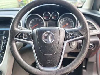 VAUXHALL ASTRA 1.6 16v Exclusiv Hatchback 5dr Petrol Auto Euro 5 (115 ps)