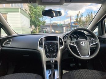 VAUXHALL ASTRA 1.6 16v Exclusiv Hatchback 5dr Petrol Auto Euro 5 (115 ps)