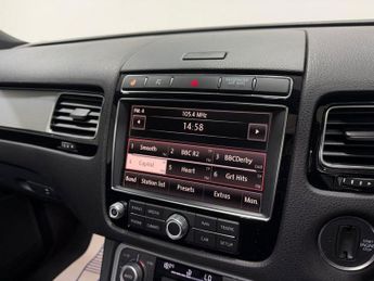 VOLKSWAGEN TOUAREG 3.0 TDI V6 BlueMotion Tech R-Line SUV 5dr Diesel Tiptronic 4WD E