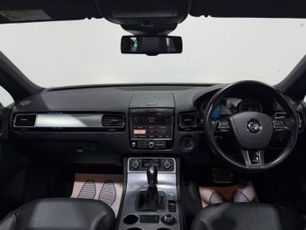 VOLKSWAGEN TOUAREG 3.0 TDI V6 BlueMotion Tech R-Line SUV 5dr Diesel Tiptronic 4WD E