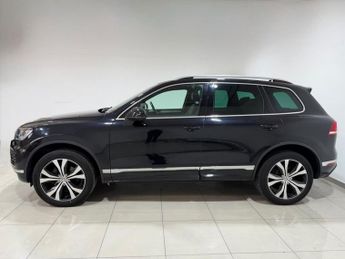 VOLKSWAGEN TOUAREG 3.0 TDI V6 BlueMotion Tech R-Line SUV 5dr Diesel Tiptronic 4WD E