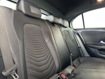 MERCEDES-BENZ A CLASS 1.5 A180d SE Hatchback 5dr Diesel 7G-DCT Euro 6 (s/s) (116 ps)
