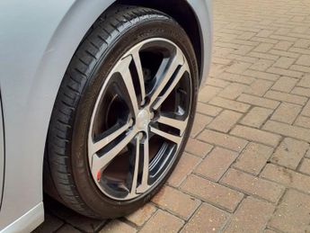 PEUGEOT 208 1.2 PureTech Allure Hatchback 5dr Petrol EAT Euro 6 (s/s) (110 p