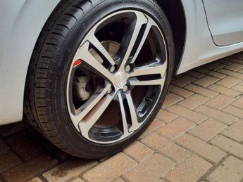PEUGEOT 208 1.2 PureTech Allure Hatchback 5dr Petrol EAT Euro 6 (s/s) (110 p