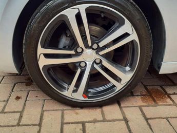 PEUGEOT 208 1.2 PureTech Allure Hatchback 5dr Petrol EAT Euro 6 (s/s) (110 p