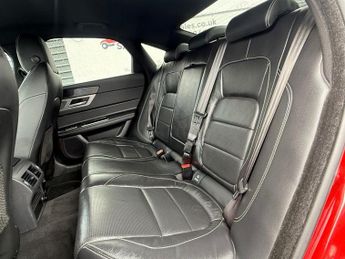 JAGUAR XF 2.0d R-Sport Saloon 4dr Diesel Auto Euro 6 (s/s) (180 ps)
