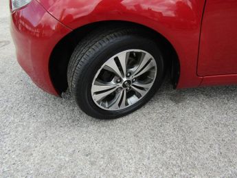 KIA VENGA 1.6 2 MPV 5dr Petrol Automatic  Euro 6 (123 bhp)