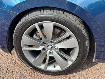 SKODA SUPERB 2.0 TDI SE L Executive Hatchback 5dr Diesel DSG Euro 6 (s/s) (15