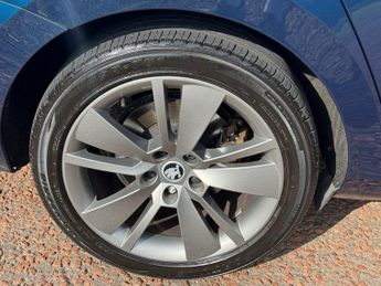 SKODA SUPERB 2.0 TDI SE L Executive Hatchback 5dr Diesel DSG Euro 6 (s/s) (15