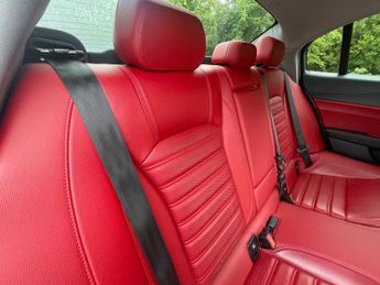 ALFA ROMEO GIULIA 2.0T Veloce Saloon 4dr Petrol Auto Euro 6 (s/s) (280 ps)