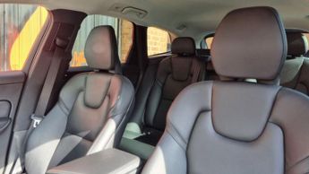 VOLVO XC60 2.0 T5 Momentum SUV 5dr Petrol Auto AWD Euro 6 (s/s) (250 ps)