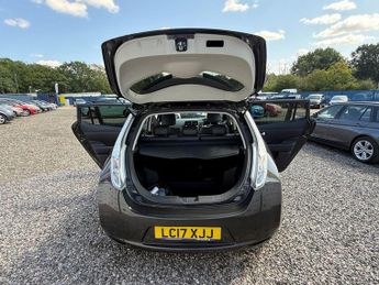NISSAN LEAF 30kWh Tekna Hatchback 5dr Electric Auto (109 bhp)