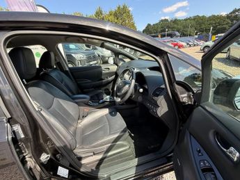 NISSAN LEAF 30kWh Tekna Hatchback 5dr Electric Auto (109 bhp)