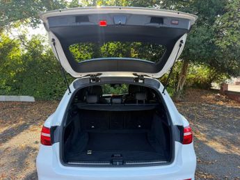 MERCEDES-BENZ GLC 2.1 GLC220d AMG Line SUV 5dr Diesel G-Tronic 4MATIC Euro 6 (s/s)
