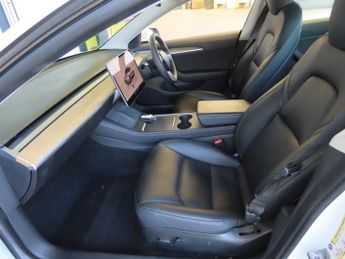 TESLA Model 3 Standard Range Plus Saloon 4dr Electric Auto RWD (241 bhp)