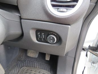 VAUXHALL CORSA 1.4 16V SE Hatchback 5dr Petrol Auto Euro 5 (100 ps)