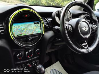 MINI HATCH 2.0 Cooper SD Hatchback 5dr Diesel Auto 6Spd Euro 6 (s/s) (170 p