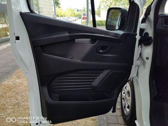 RENAULT TRAFIC 2.0 dCi Blue SL30 Advance Panel Van 5dr Diesel Manual L1 H1 Euro