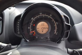 TOYOTA AYGO 1.0 VVT-i x-play Hatchback 5dr Petrol x-shift Euro 6 (Safety Sen