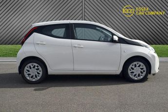 TOYOTA AYGO 1.0 VVT-i x-play Hatchback 5dr Petrol x-shift Euro 6 (Safety Sen