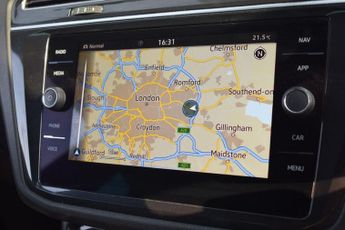 VOLKSWAGEN TIGUAN 1.5 TSI R-Line SUV 5dr Petrol DSG Euro 6 (s/s) (150 ps)