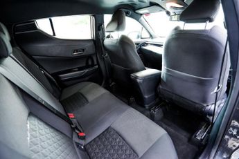 TOYOTA C-HR 1.8 VVT-h Design SUV 5dr Petrol Hybrid CVT Euro 6 (s/s) (122 ps)