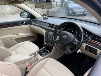 SKODA SUPERB 2.0 TDI Elegance Estate 5dr Diesel DSG Euro 5 (s/s)-1 OWNER FROM