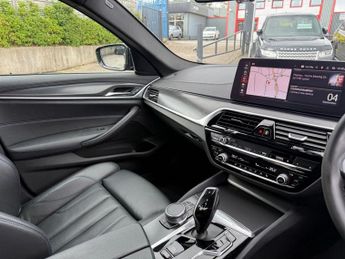 BMW 5 SERIES 2.0 520d MHT M Sport Saloon 4dr Diesel Hybrid Steptronic Euro 6-