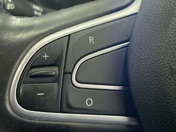 RENAULT MEGANE 1.2 TCe Signature Nav Hatchback 5dr Petrol Manual Euro 6 (s/s) (
