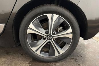 NISSAN LEAF 40kWh Tekna Hatchback 5dr Electric Auto (150 ps) Android Auto / 