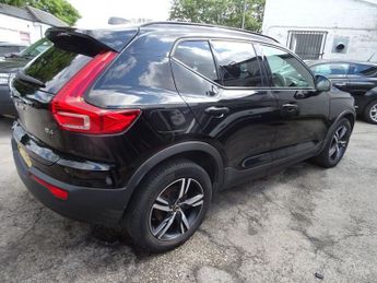 VOLVO XC40 2.0 B4 MHEV R-Design SUV 5dr Petrol Hybrid Auto Euro 6 (s/s) (19